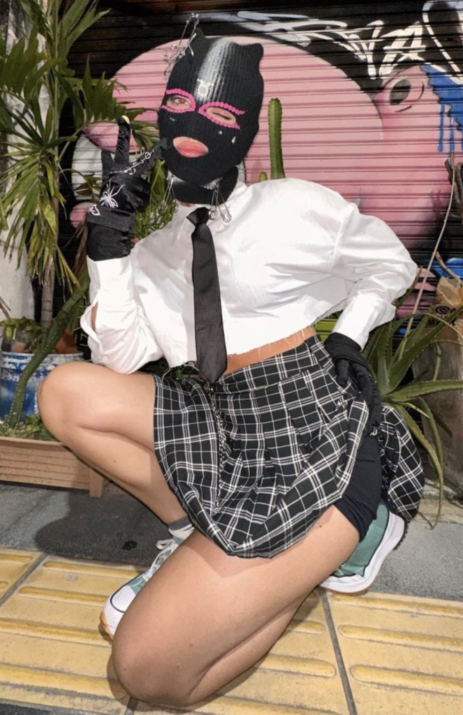 рэйви певица